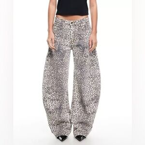 NWOT - Lioness Horseshoe Print Barrel Leg Jeans in Leopard Fade - Size XS